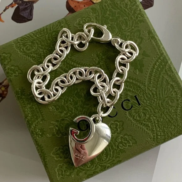 🔥🔥🔥AUTHENTIC Gucci Sterling Silver GG Design Heart Charm Bracelet🔥🔥🔥 - Picture 2 of 15